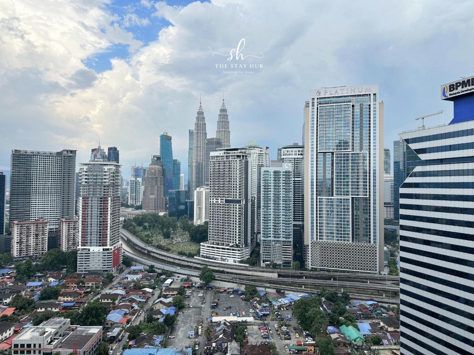 The Luxe Klcc View Sky Pool Apartment Kuala Lumpur Exterior photo
